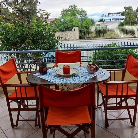 με θέα στον πευκιά Sykia (Corinthia)