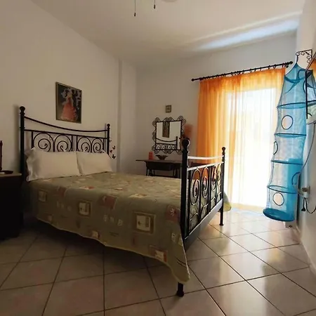 με θέα στον πευκιά Apartman