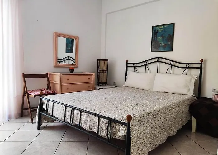 με θέα στον πευκιά *