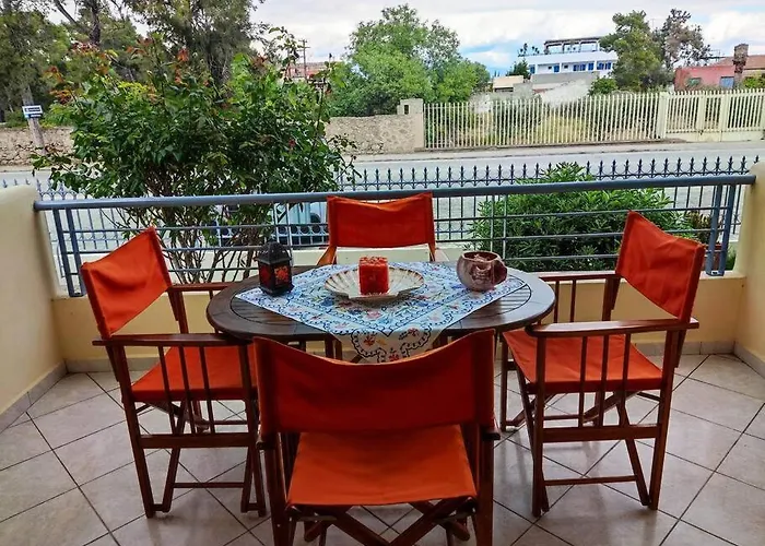 με θέα στον πευκιά Sykia (Corinthia)