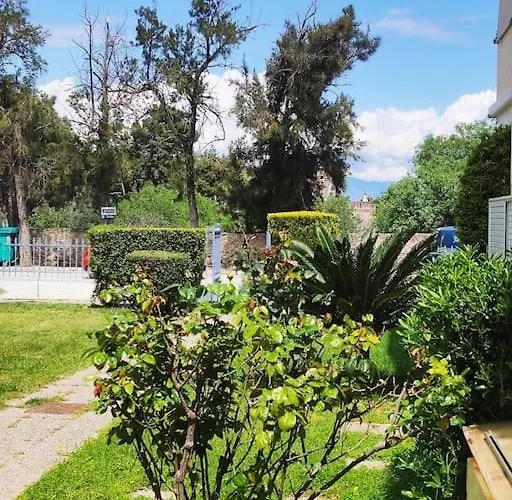 με θέα στον πευκιά 公寓 Sykia (Corinthia)